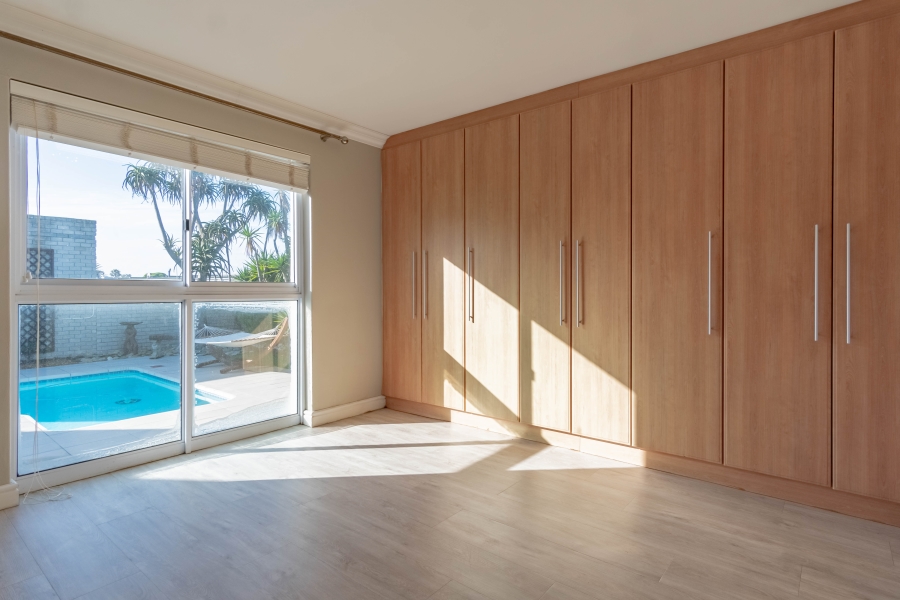 3 Bedroom Property for Sale in Van Riebeeckstrand Western Cape